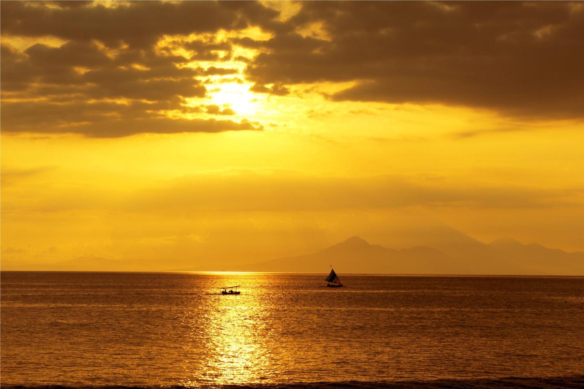 Mangsit Suites By Holiday Resort Lombok Buitenkant foto